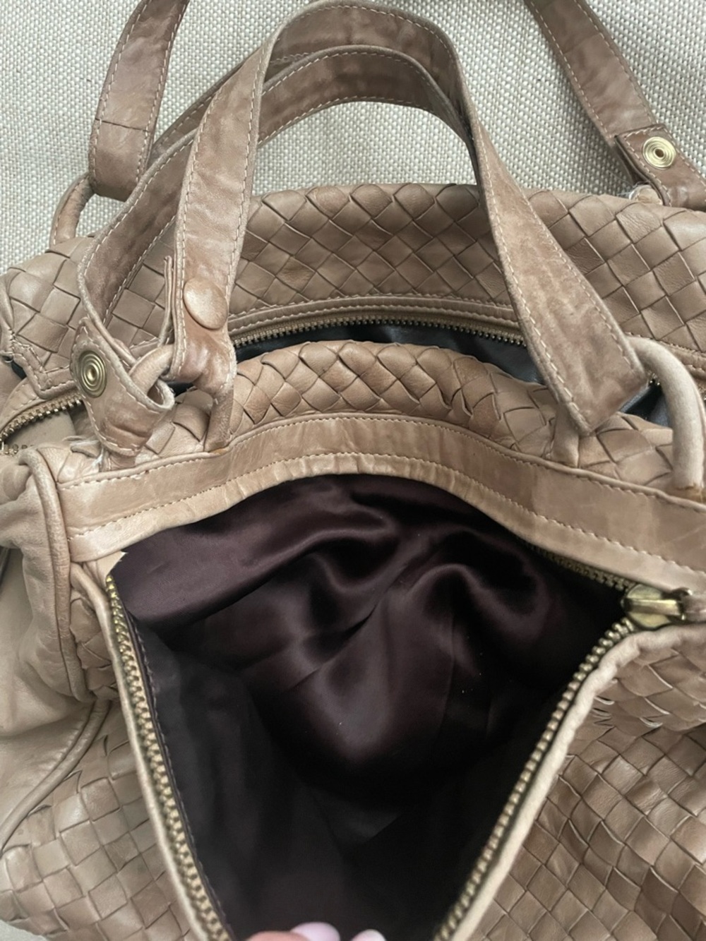 Bottega Veneta Intrecciato Leather Shoulder Bag in Taupe - Picture 7 of 16
